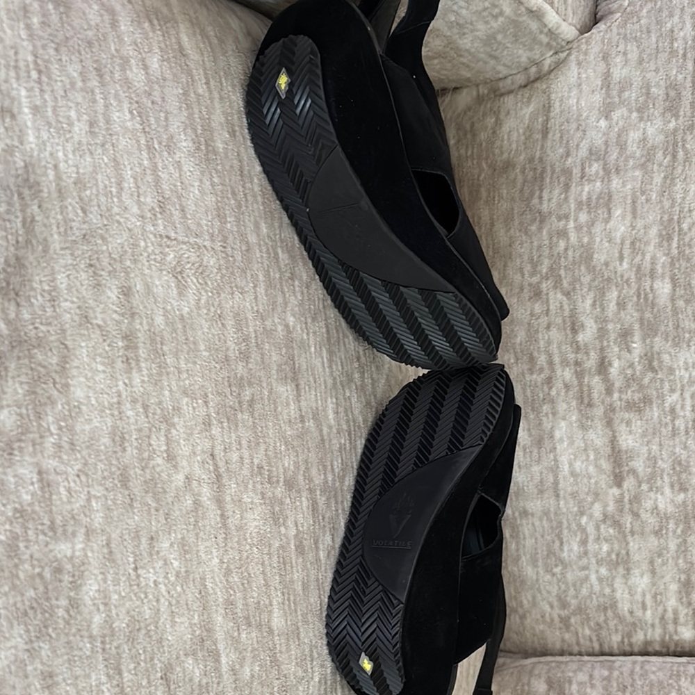 Volatile Black Mules Comfortable Textured Clogs - Picture 6 of 9